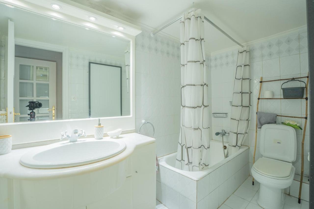 Neoclassic Modern Apa Ath Apartment Athena Bagian luar foto